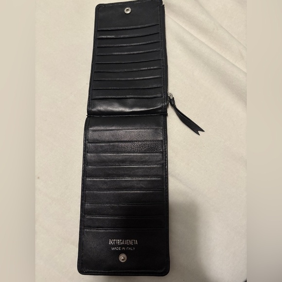 Bottega Veneta Black Woven Leather double sided wallet - Picture 7 of 8